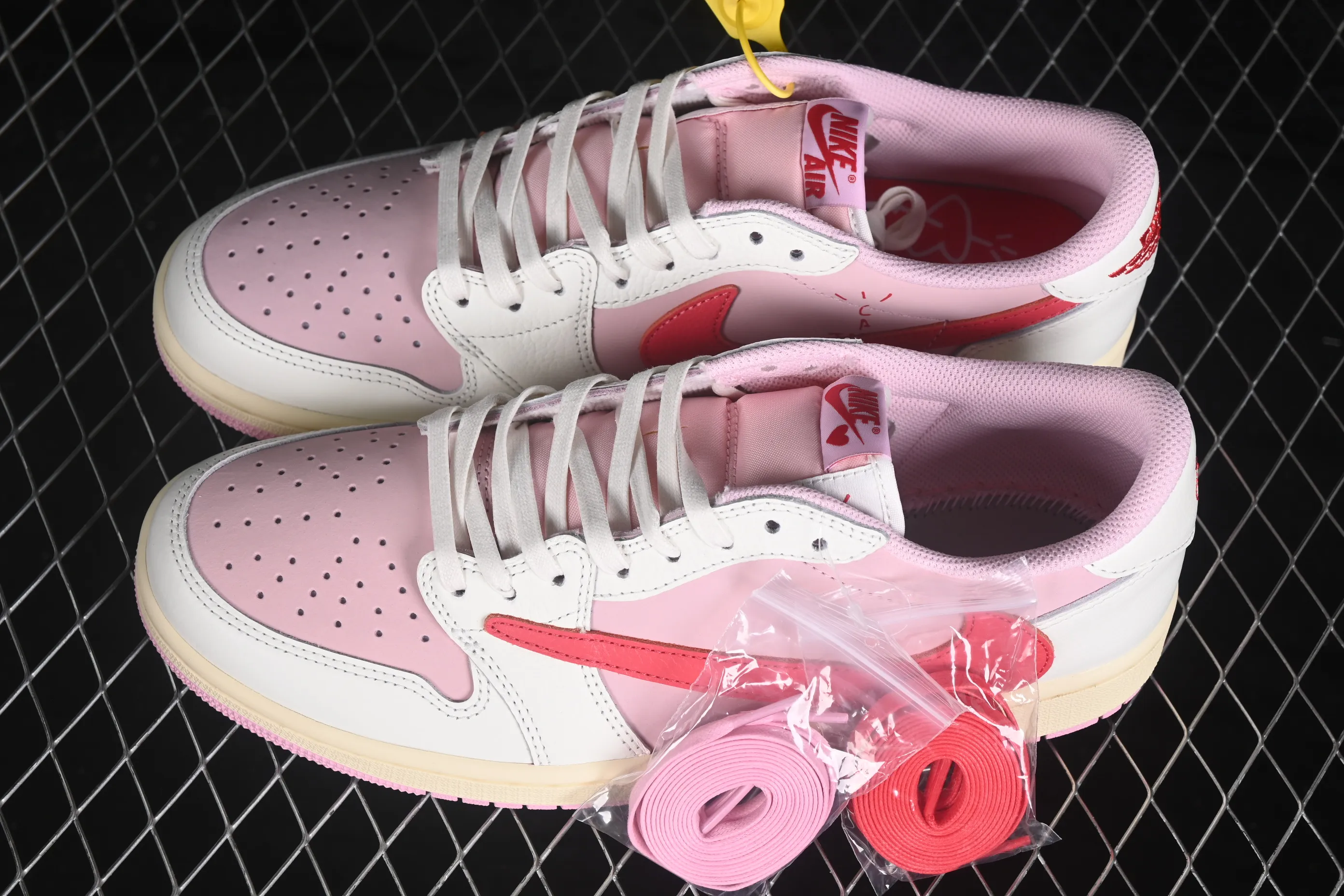 All categories Air Jordan Jordan series basketball shoes Air Jordan 1 Low GX foreign trade version Travis Scott x Air Jordan 1 Low OG AJ1 Joe 1 undercut low top full head layer IQ7604-101